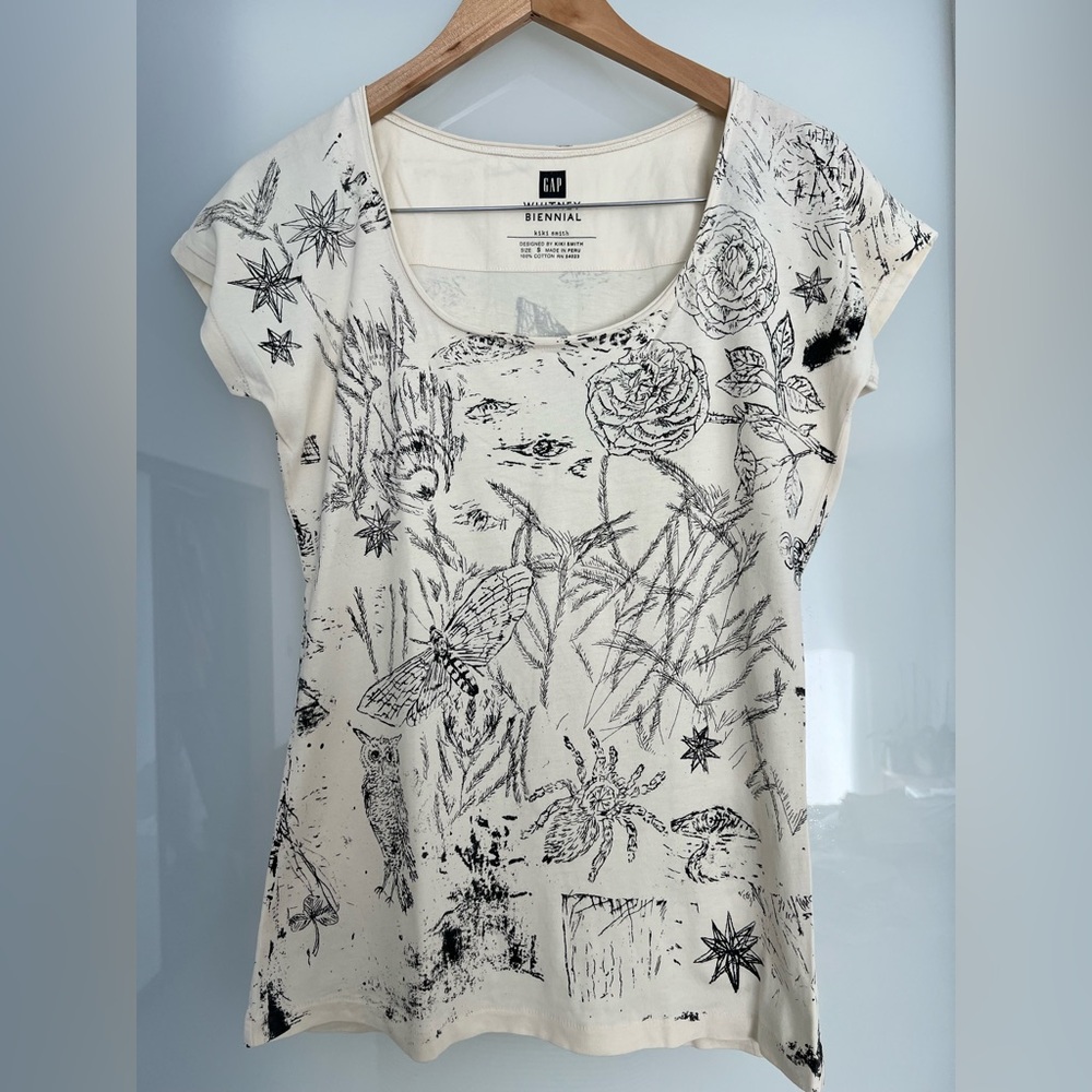 GAP Biennial Kiki Smith Women's Cream Graphic Scoop Neck Top